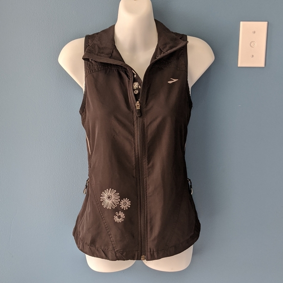 BROOKS ATHLETIC VEST, SMALL - Picture 2 of 8